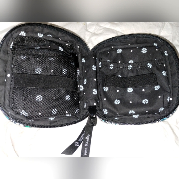 Vera Bradley makeup carrying case - Picture 2 of 5